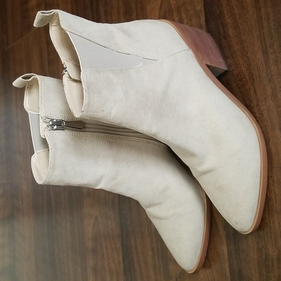 BP. Baylee Light Tan Faux Suede Heeled Side  Zippered Ankle Booties - 6M - Picture 4 of 10